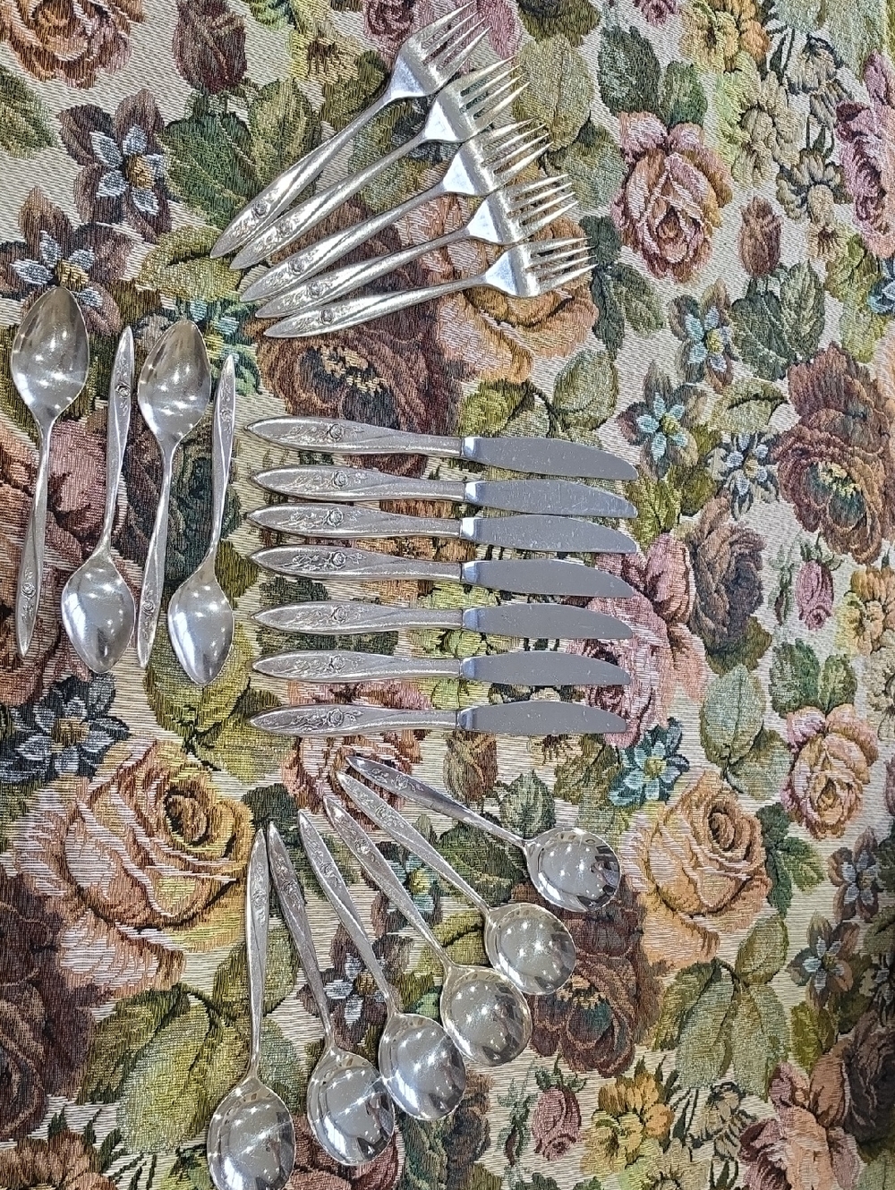 Vtg 1960 Oneida Community "Morning Rose" Flatware Set - Forks, Knives & Spoons